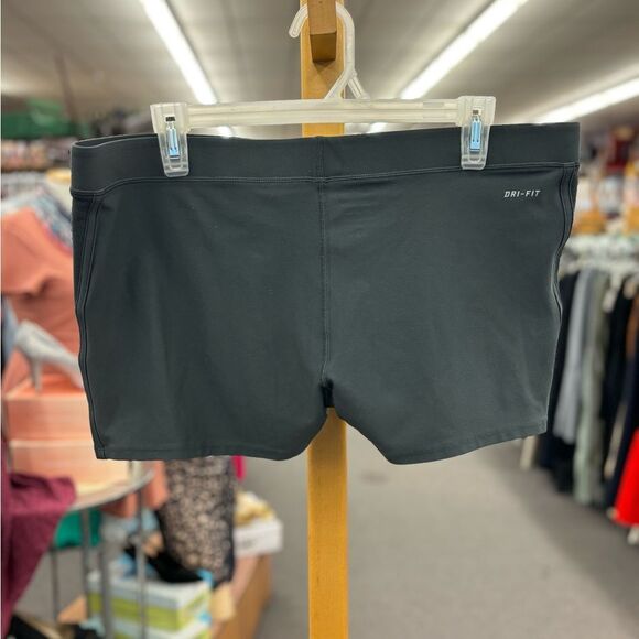 Nike Ladies XL Gray Shorts - Picture 3 of 6